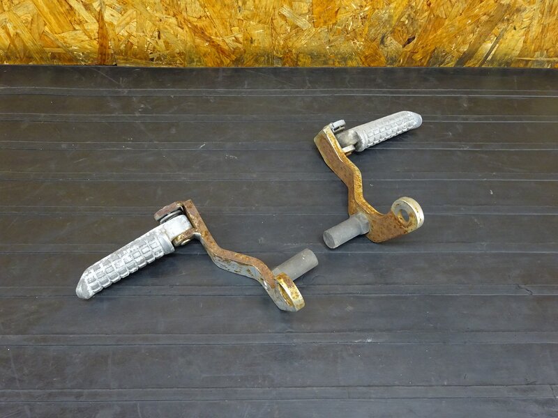 【251103】ZRX400(ZR400E-004)◇ 社外タンデムステップ左右セット ペグ コワース COERCE 錆有 【前期 ZRX-2 ZRX-Ⅱ | 中古バイクパーツ通販・買取　ジャンクヤード鳥取　JunkYard