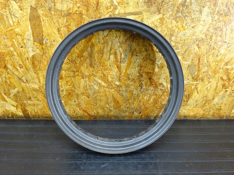 【251108】◇ FTR223(MC34) リアホイールリム リヤホイールリム 18×3.00 傷/錆有 | 中古バイクパーツ通販・買取　ジャンクヤード鳥取　JunkYard