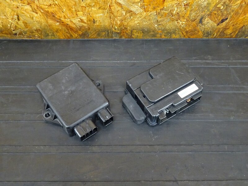 【251120】ZRX400(ZR400E-006)◇ CDI イグナイター ジャンクションボックス ヒューズボックス 【前期 ZRX-2 ZRX-Ⅱ | 中古バイクパーツ通販・買取　ジャンクヤード鳥取　JunkYard