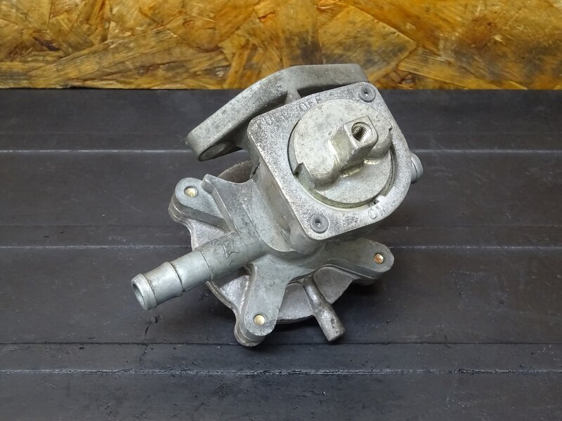 【251121】VTR1000F(SC36-1100)■ 燃料コック ガソリンコック ジャンク!! 【ファイアーストーム | 中古バイクパーツ通販・買取　ジャンクヤード鳥取　JunkYard