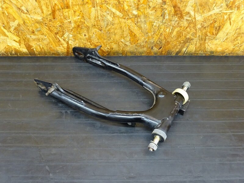 【251201】SR400(1JR-290)◇ スイングアーム ピボットシャフト トルクロッド 錆/傷有 【検:SR500 1JN 2J2 2H6 | 中古バイクパーツ通販・買取　ジャンクヤード鳥取　JunkYard