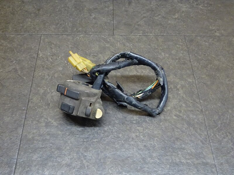 【251215】モトラ(AD05-1002)◆ ハンドルスイッチ左 被覆破れ大/スイッチ固着有 ジャンク 【CT50J | 中古バイクパーツ通販・買取　ジャンクヤード鳥取　JunkYard