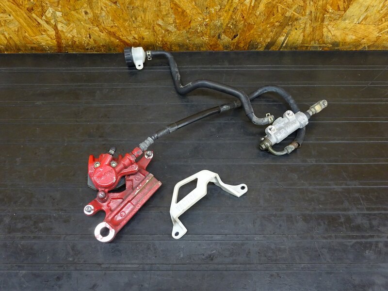 【251219】セロー225W(4JG-116)◇ リアブレーキセット ブレーキキャリパー マスター Φ1/2 ガード 色塗り有 【検:SEROW 1KH DG08J | 中古バイクパーツ通販・買取　ジャンクヤード鳥取　JunkYard