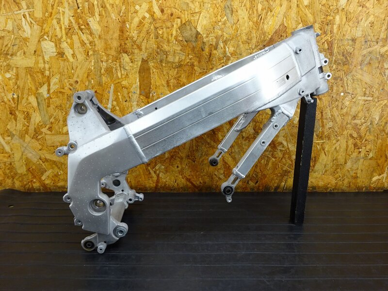 【251224】NSR250R SP(MC28-1100)◇ 書無フレーム メインフレーム 曲がり/ハンドルストッパー凹み有 ※検:MC21 【流用車外し | 中古バイクパーツ通販・買取　ジャンクヤード鳥取　JunkYard