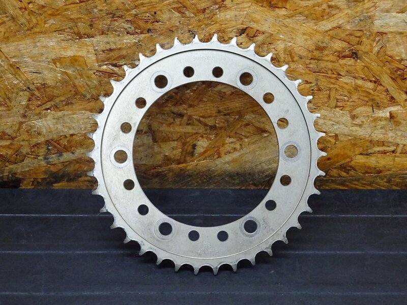 【251227】W650(EJ650A-004)◆ 社外スプロケット スプロケ サンスター SUNSTAR RH-106 38T 削れ＆減り有 【検索:W400 EJ400A | 中古バイクパーツ通販・買取　ジャンクヤード鳥取　JunkYard