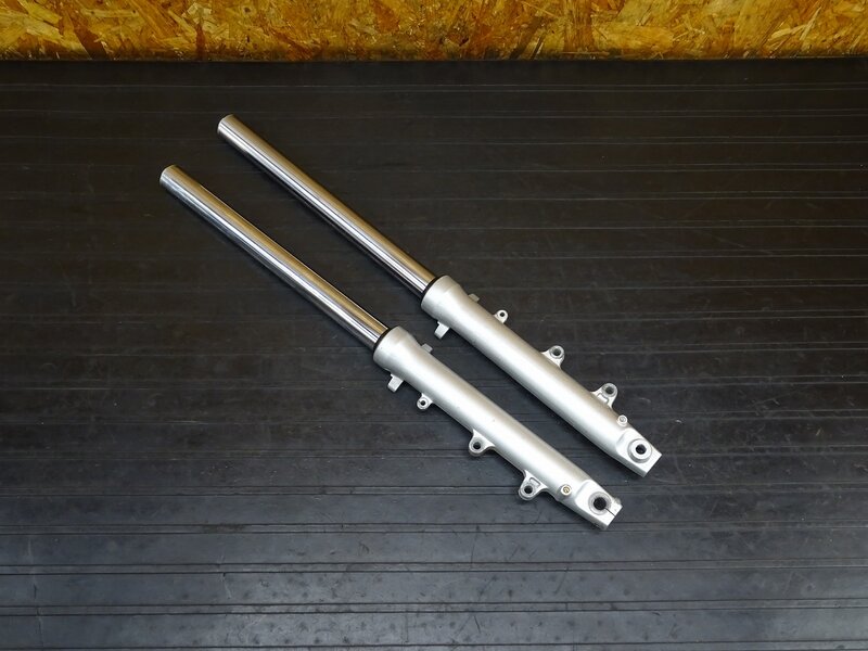 【260112】FZR250R(3LN-281)◇ フロントフォーク インナチューブ ボトムケース 点錆有 | 中古バイクパーツ通販・買取　ジャンクヤード鳥取　JunkYard