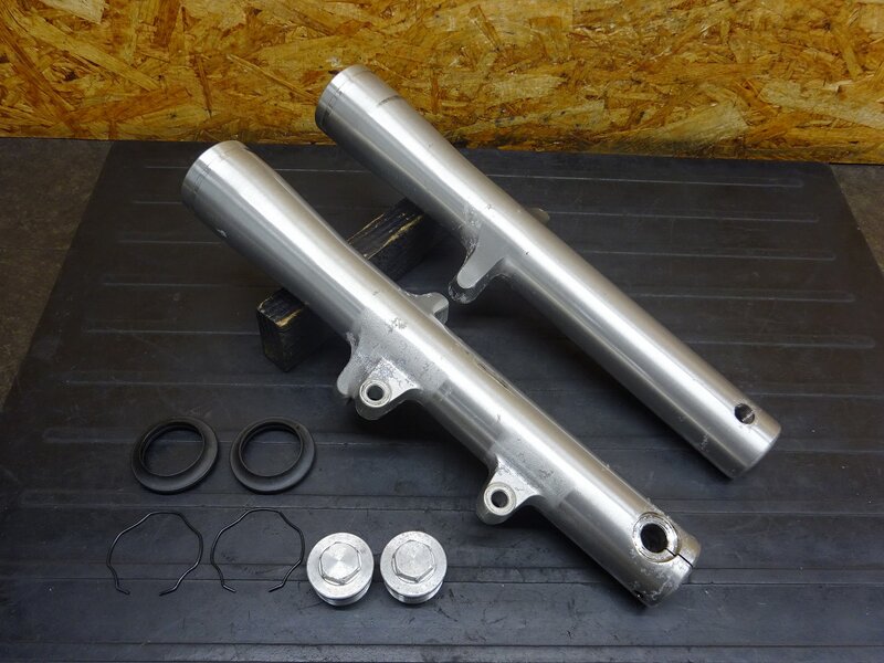 【260113】ドラッグスター400C(VH01J-028)◆ ボトムケース左右セット トップ/フロントフォークキャップ 削れ有 【クラシック イモビ付 | 中古バイクパーツ通販・買取　ジャンクヤード鳥取　JunkYard