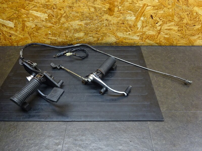 【260116】バルカン400(VN400A-017)◆ ステップ左右セット メインステップ ブレーキ/シフトペダル 削れ/曲がり有 | 中古バイクパーツ通販・買取　ジャンクヤード鳥取　JunkYard