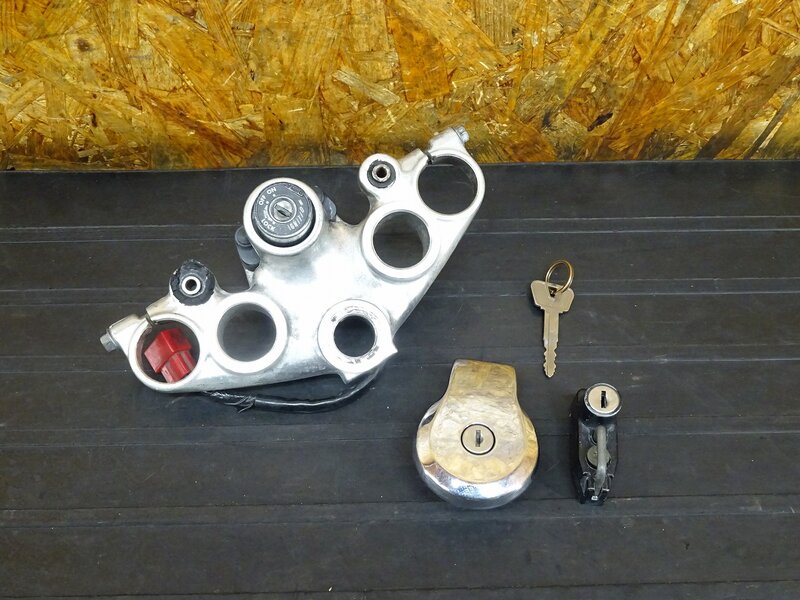 【260120】SR400(1JR-342)◇ キーセット メインキー イグニッションキー タンクキャップ トップブリッジ 【検:SR500 1JN 2J2 2H6 | 中古バイクパーツ通販・買取　ジャンクヤード鳥取　JunkYard
