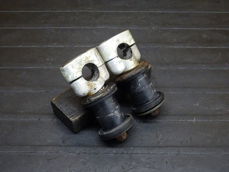 【260310】SR400(1JR-302)◆ ハンドルポスト左右セット ハンドルクランプ ブッシュ 腐食有 【検:SR500 1JN 2J2 2H6 | 中古バイクパーツ通販・買取　ジャンクヤード鳥取　JunkYard