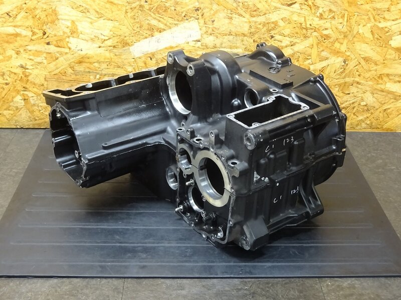 【250332】ZZR1200(ZXT20C-005)◆ クランクケース上下セット 【エンジンパーツ ※検:ZZR1100 ZRX1200 | 中古バイクパーツ通販・買取　ジャンクヤード鳥取　JunkYard