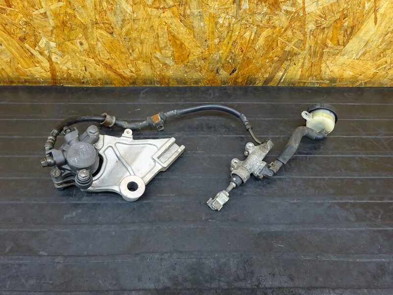 【250504】ゼルビス(MC25-1005)◇ リアブレーキセット ブレーキキャリパー マスターシリンダー Φ14 【XELVIS VT250FN | 中古バイクパーツ通販・買取　ジャンクヤード鳥取　JunkYard