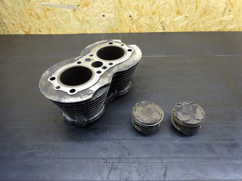 【250623】W650(EJ650A-032)◆ シリンダーセット ピストン 錆有 ※エンジンパーツ【検索：W400 EJ400A | 中古バイクパーツ通販・買取　ジャンクヤード鳥取　JunkYard