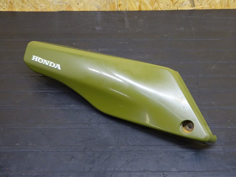 【250704】PS250(MF09-1001)◆ サイドカバー右 サイドカウル ひび割れ/色褪せ有 【角目 | 中古バイクパーツ通販・買取　ジャンクヤード鳥取　JunkYard