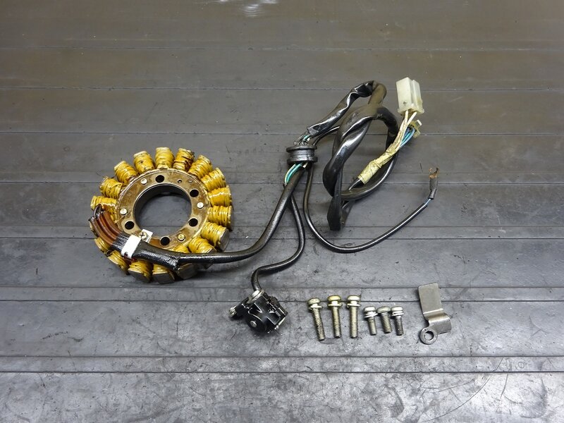 【250714】SRX400(3VN-088)◆ ジェネレーター ピックアップコイル 被覆破れ有 ※エンジンパーツ 8700km外し | 中古バイクパーツ通販・買取　ジャンクヤード鳥取　JunkYard