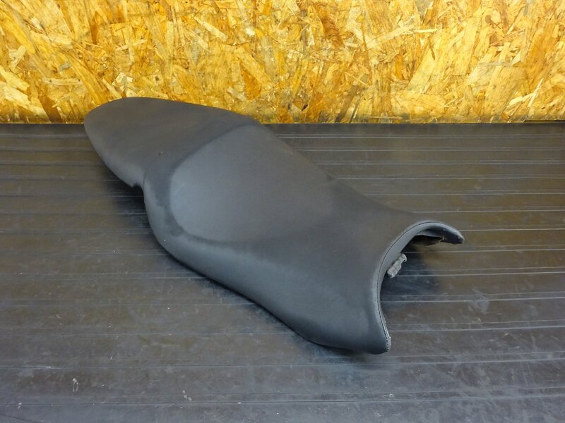 【251021】VTR1000F◇ シート 破れ/劣化/削れ有 【SC36 ファイアーストーム | 中古バイクパーツ通販・買取　ジャンクヤード鳥取　JunkYard