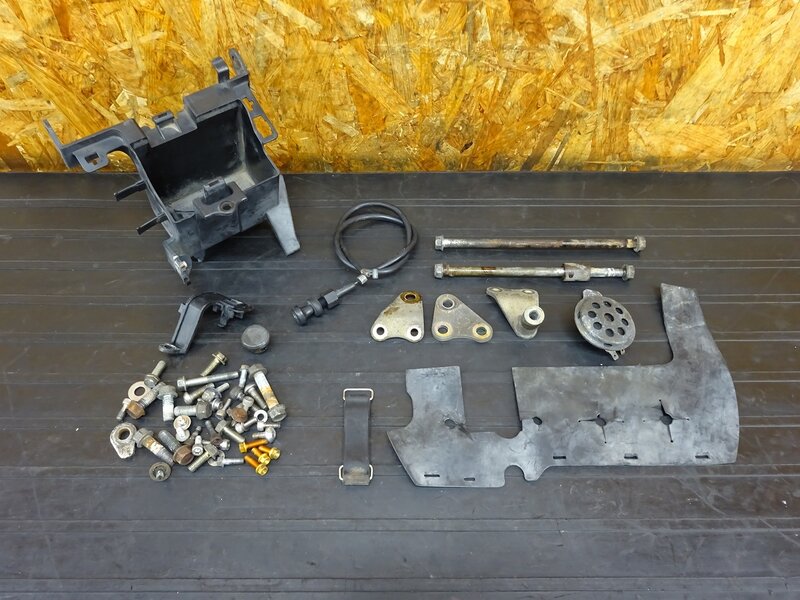 【251038】CBR250RR(MC22)◇ ボルトセット バッテリーケース/ボックス エンジンハンガー/マウント チョークレバー/ワイヤー ホーン | 中古バイクパーツ通販・買取 ジャンクヤード鳥取 JunkYard