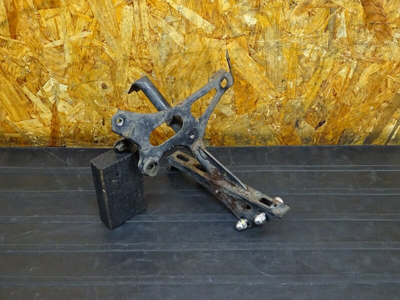 【251038】CBR250RR(MC22)◇ メーターステー アッパーカウルステー 錆有 | 中古バイクパーツ通販・買取 ジャンクヤード鳥取 JunkYard