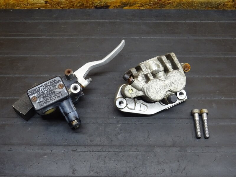 【251107】KLX250(LX250E-A05)◆ フロントブレーキセット フロントブレーキキャリパー マスターシリンダー Φ11 固着有 【04’ Dトラッカー | 中古バイクパーツ通販・買取　ジャンクヤード鳥取　JunkYard