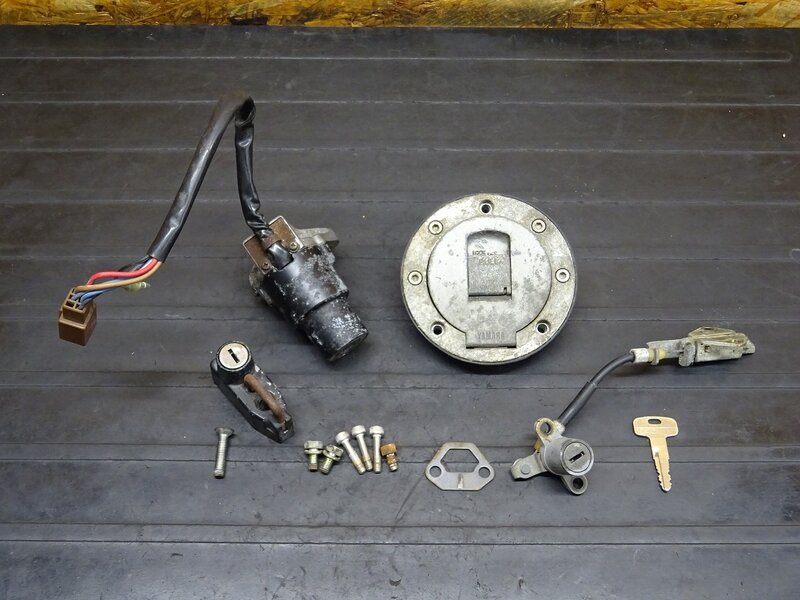 【251115】SDR200(2TV-007)◆ キーセット タンクキャップ シートロック ヘルメットホルダー | 中古バイクパーツ通販・買取　ジャンクヤード鳥取　JunkYard