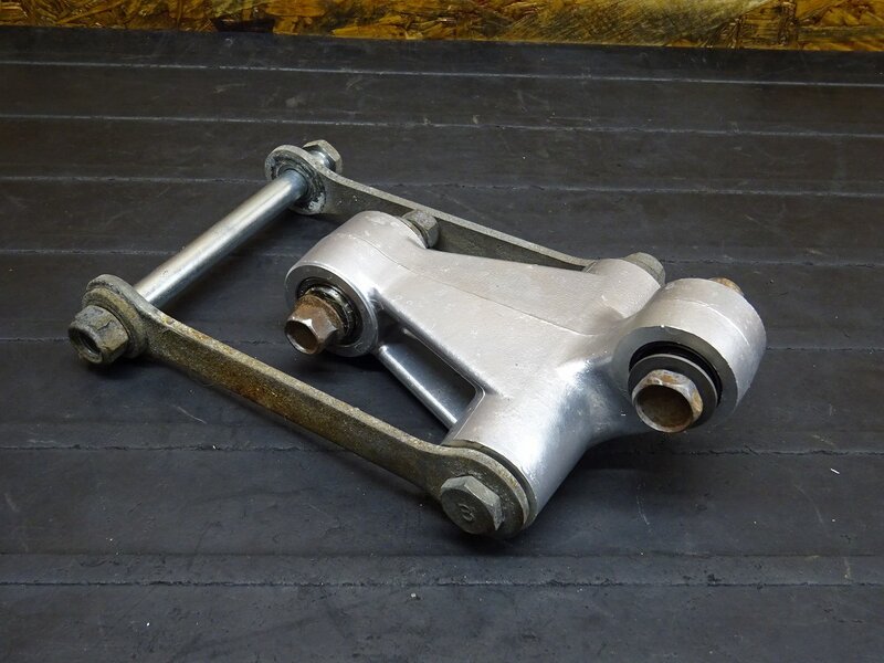 【251115】SDR200(2TV-007)◆ リアサスリンク リアサスペンションリンク | 中古バイクパーツ通販・買取　ジャンクヤード鳥取　JunkYard