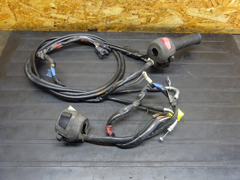 【251210】スカイウェイブ250S(CJ46A-104)◆ ハンドルスイッチ左右セット スイッチボックス スロットル 被覆破れ/硬化有 | 中古バイクパーツ通販・買取　ジャンクヤード鳥取　JunkYard