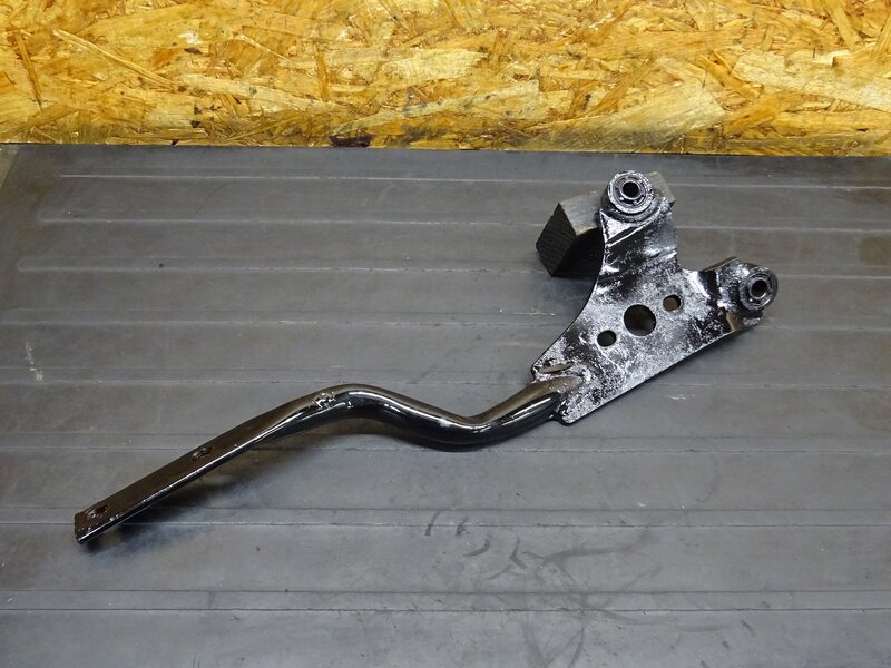 【251211】スティード400(NC26-1441)◆ マフラーステー 色塗り有 | 中古バイクパーツ通販・買取　ジャンクヤード鳥取　JunkYard