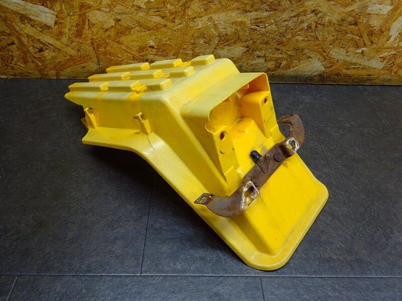 【251215】モトラ(AD05-1002)◆ リアフェンダー 色褪せ/割れ/ひび割れ多数有 【CT50J | 中古バイクパーツ通販・買取　ジャンクヤード鳥取　JunkYard