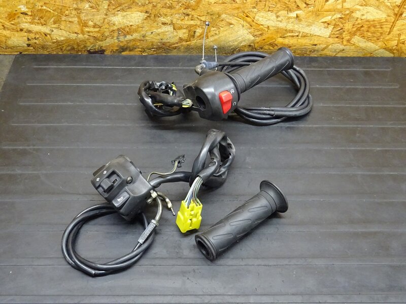 【251226】テンプター(NK43A-100)◆ ハンドルスイッチ左右セット スイッチボックス スロットルパイプ 【ST400 | 中古バイクパーツ通販・買取　ジャンクヤード鳥取　JunkYard