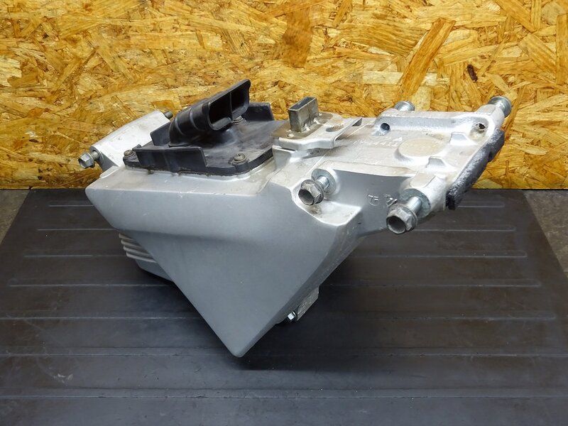 【260103】SDR200(2TV-000)◆ エアクリーナーボックス エアクリボックス エアクリ 色塗り有 | 中古バイクパーツ通販・買取　ジャンクヤード鳥取　JunkYard