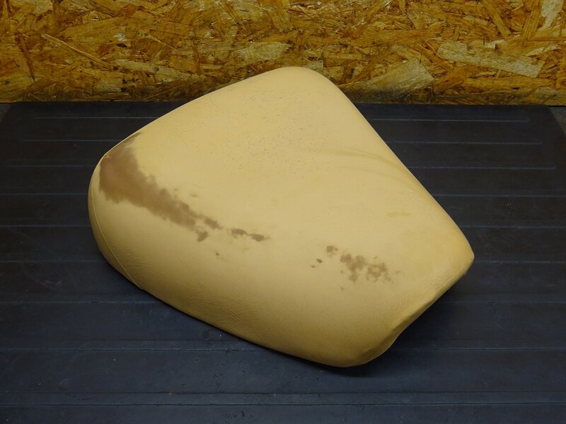 【260106】MD90(MD90-1924)◆ シート シートヒンジ付き 劣化有 【郵政カブ | 中古バイクパーツ通販・買取　ジャンクヤード鳥取　JunkYard