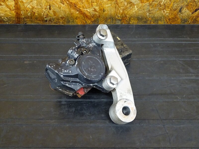 【260112】FZR250R(3LN-281)◇ リアキャリパー ブレーキキャリパー キャリパーサポート | 中古バイクパーツ通販・買取　ジャンクヤード鳥取　JunkYard