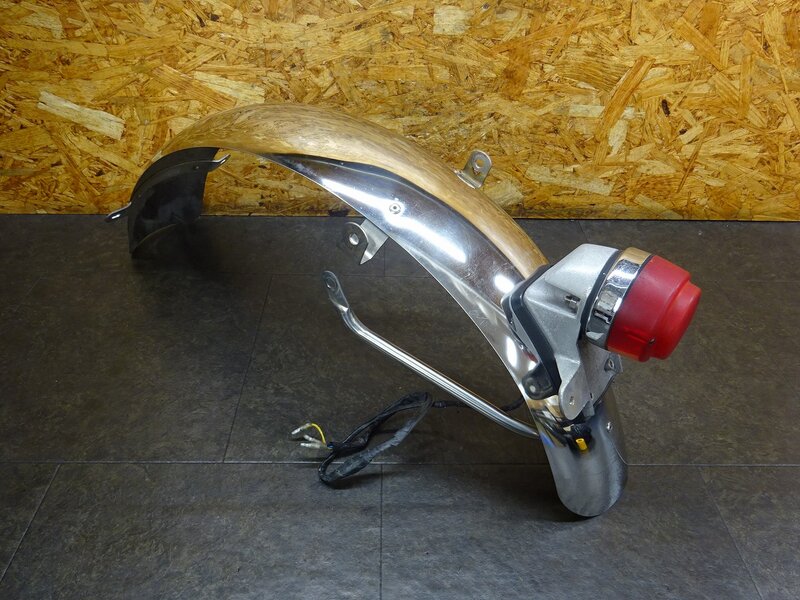 【260202】SR400(1JR-334)◆ 社外リアフェンダー ペイトンプレイス?? テールランプ ルーカスタイプ 【検:SR500 1JN 2J2 2H6 | 中古バイクパーツ通販・買取　ジャンクヤード鳥取　JunkYard