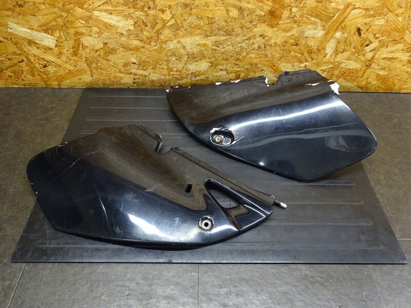 【260207】CRM250R(MD24-1405)◆ サイドカバー左右セット サイドカウル 色塗り/塗装割れ有 | 中古バイクパーツ通販・買取　ジャンクヤード鳥取　JunkYard