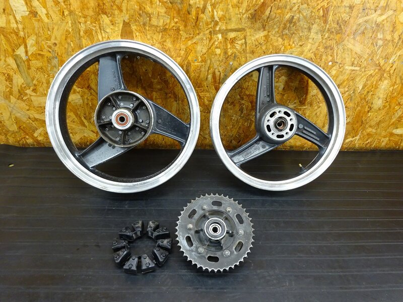 【260210】ZRX-Ⅱ(ZR400E-311)◇ ホイール前後セット フロントホイール 17×3.00 リアホイール 18×4.00 ハブ 【前期 ZRX-2 ZRX400 | 中古バイクパーツ通販・買取　ジャンクヤード鳥取　JunkYard