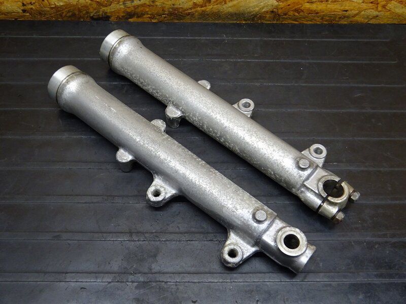 【260302】SR400(1JR-302)◆ ボトムケース フロントフォーク 腐食有 【検:SR500 1JN 2J2 2H6 | 中古バイクパーツ通販・買取　ジャンクヤード鳥取　JunkYard