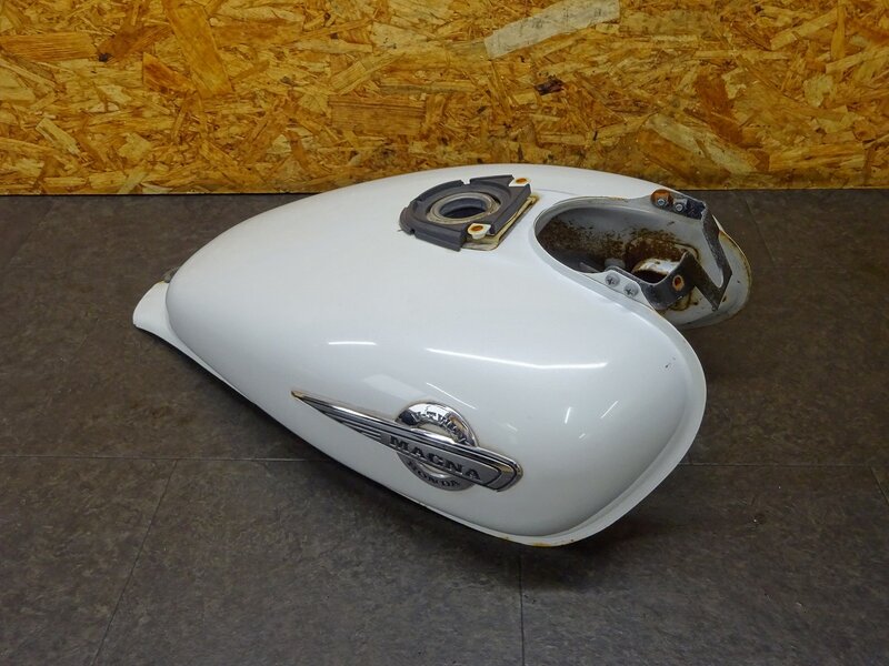 【250522】マグナ250S(MC29-1100)◆ 燃料タンク ガソリンタンク フューエルタンク 凹み/ステッカー跡/日焼け有 | 中古バイクパーツ通販・買取　ジャンクヤード鳥取　JunkYard