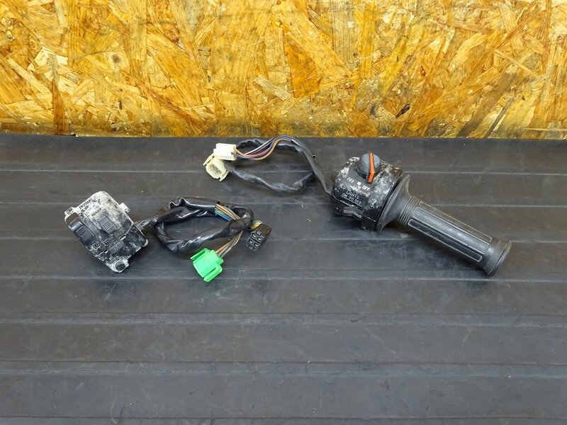 【250602】SR500(2J2-184)◇ ハンドルスイッチ左右セット スイッチボックス 腐食有 ※検索：1JN SR400 1JR 2H6 | 中古バイクパーツ通販・買取　ジャンクヤード鳥取　JunkYard