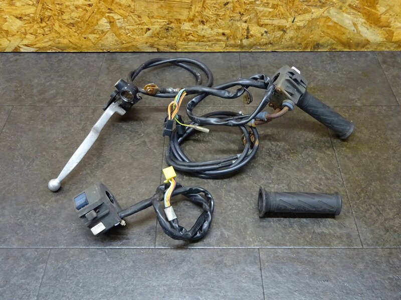 【250609】ボルティー(NJ47A-108)◆ ハンドルスイッチ左右セット スイッチボックス クラッチレバーホルダー スイッチ固着有 | 中古バイクパーツ通販・買取　ジャンクヤード鳥取　JunkYard