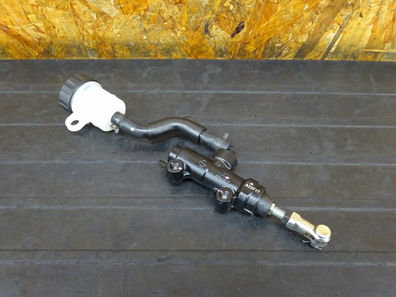 【250617】ZX-4R(ZX400P-A02)◇ リアブレーキマスターシリンダー Φ1/2 ※検索：ZX-25R ZX250E | 中古バイクパーツ通販・買取　ジャンクヤード鳥取　JunkYard