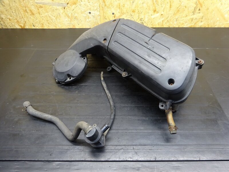 【250704】PS250(MF09-1001)◆ エアクリーナーボックス エアクリボックス エアクリ ブローバイ 塗装付着有 【角目 | 中古バイクパーツ通販・買取　ジャンクヤード鳥取　JunkYard