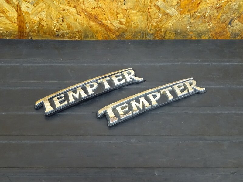 【250805】ST400 テンプター(NK43A-100)◇ タンクエンブレム 腐食 汚れ有 【TEMPTER | 中古バイクパーツ通販・買取　ジャンクヤード鳥取　JunkYard
