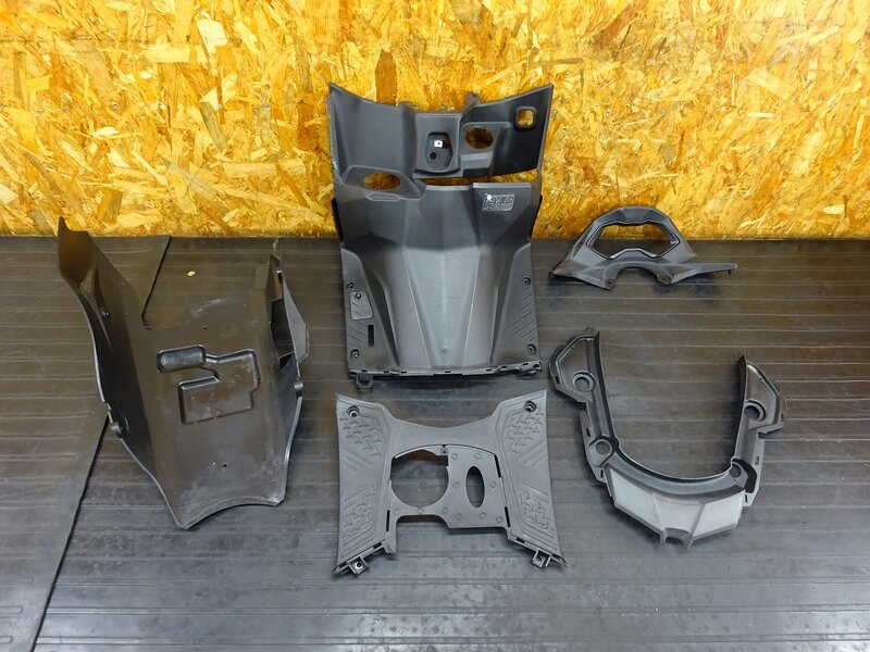 【250901】キムコ KRV180(SA35AC)◇ カウルセット アンダーカウル メーターカバー レッグシールド ステップボード 割れ有 ジャンク!! 【TCS | 中古バイクパーツ通販・買取　ジャンクヤード鳥取　JunkYard
