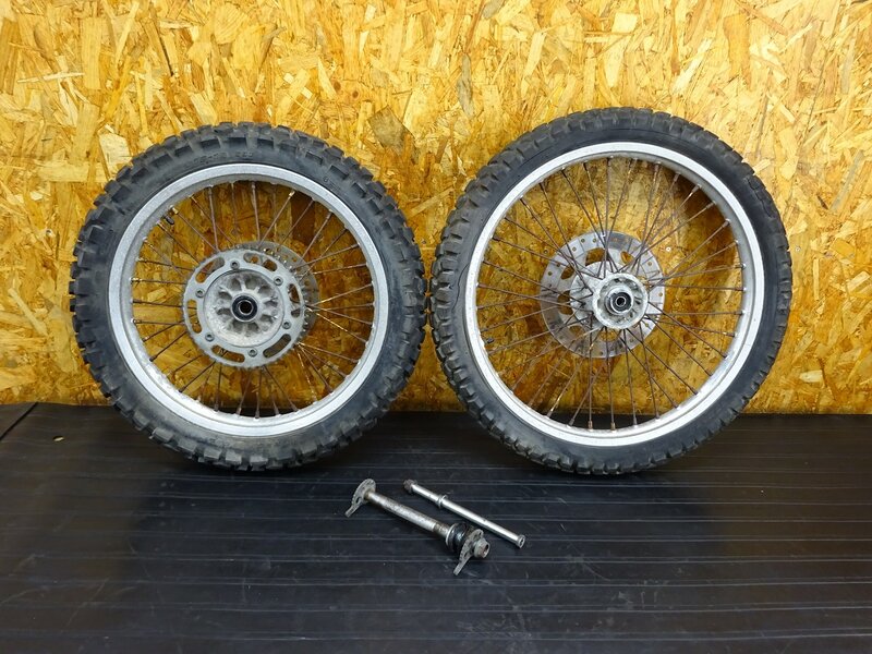 【250913】KDX125SR(DX125A-008)◇ ホイール前後セット フロント 21×1.60 リア18×1.85 ブレーキディスク シャフト ※検索:200 220 250 | 中古バイクパーツ通販・買取　ジャンクヤード鳥取　JunkYard