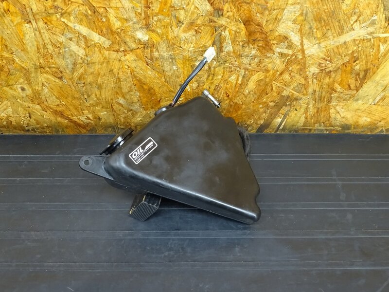 【250927】RZ50(RA02J-001)◇ オイルタンク 2ストオイルタンク 2ST | 中古バイクパーツ通販・買取　ジャンクヤード鳥取　JunkYard