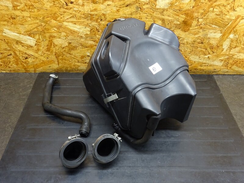 【251009】ドゥカティ ムルティストラーダ1000DS◆ エアクリーナーボックス エアクリボックス エアクリ | 中古バイクパーツ通販・買取　ジャンクヤード鳥取　JunkYard