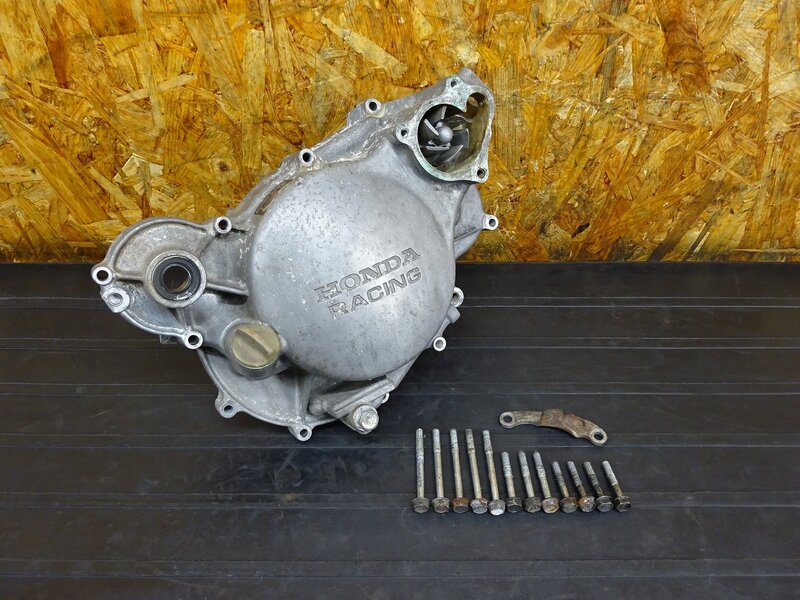 【251106】NSR250R◇ エンジンカバー右 クラッチカバー 削れ/腐食有 ※エンジンパーツ MC16E-1037190外し【検索:MC18 88 | 中古バイクパーツ通販・買取　ジャンクヤード鳥取　JunkYard