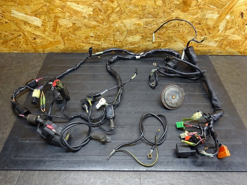 【251107】KLX250(LX250E-A05)◆ メインハーネス イグニッションコイル スターターリレー リレー 【04’ Dトラッカー | 中古バイクパーツ通販・買取　ジャンクヤード鳥取　JunkYard