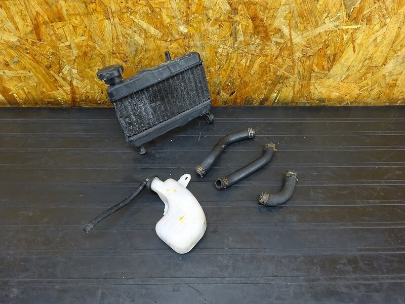 【251113】NS-1(AC12-1201)◇ ラジエーターセット ラジエーター リザーブタンク クーラント/サブタンク ホース 変形/フィン潰れ有 | 中古バイクパーツ通販・買取　ジャンクヤード鳥取　JunkYard