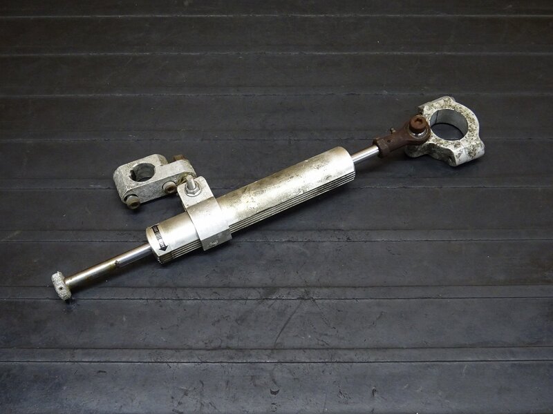 【251115】SDR200(2TV-007)◆ 社外ステアリングダンパー デイトナ?? 錆有 | 中古バイクパーツ通販・買取　ジャンクヤード鳥取　JunkYard